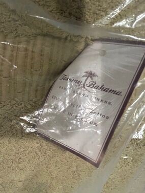 Tommy Bahama - bath towel